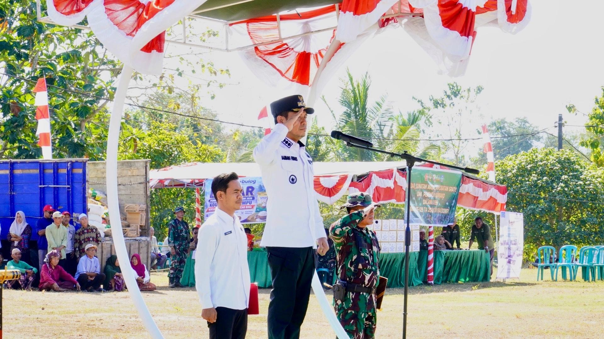 Hadiri Upacara Pembukaan TMMD Ke-129 Bupati Dompu Berikan Santunan Kepada Masyarakat
