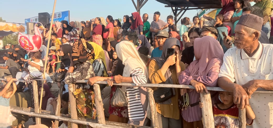 Pemdes Sukadana Bersama Warga Melaksanakan Kegiatan Porseni Desa Menyambut HUT KLU dan HUT RI Ke 81.