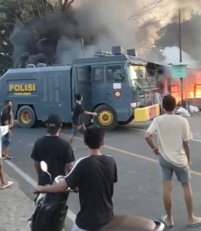 telah terjadi kebakaran yang menghanguskan 7 unit Bangunan toko/kios milik masyarakat.